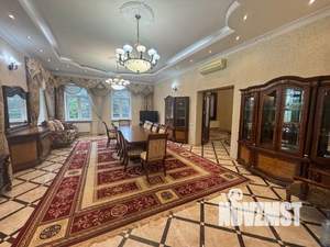 Дом 500м&sup2;, 3-этажный, участок 15 сот.  