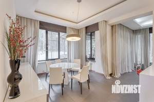 Коттедж 823м², 2-этажный, участок 60 сот.  