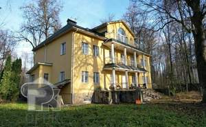 Дом 699м², 3-этажный, участок 15 сот.  