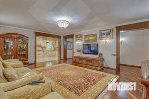 Дом 640м², 4-этажный, участок 36 сот.  