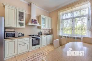 Дом 600м², 3-этажный, участок 24 сот.  