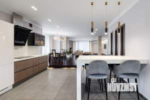 Коттедж 500м&sup2;, 3-этажный, участок 15 сот.  