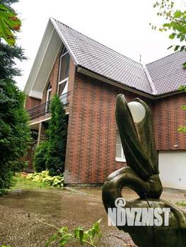 Дом 269м², 3-этажный, участок 15 сот.  