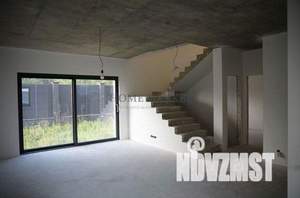 Дом 184м&sup2;, 2-этажный, участок 4 сот.  