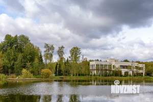 Дом 1500м², 3-этажный, участок 100 сот.  