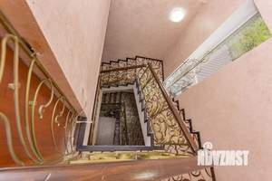 Коттедж 210м², 3-этажный, участок 5 сот.  