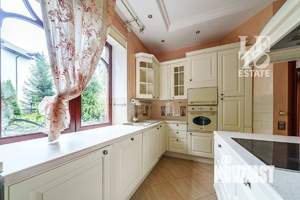 Дом 450м², 4-этажный, участок 11 сот.  
