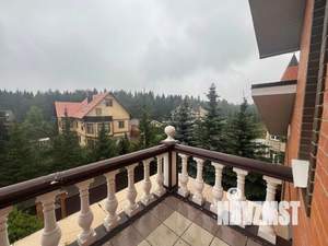 Дом 500м&sup2;, 3-этажный, участок 15 сот.  