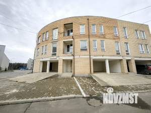 Таунхаус 220м², 3-этажный, участок 1 сот.  