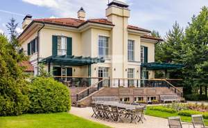 Дом 1067м&sup2;, 2-этажный, участок 260 сот.  