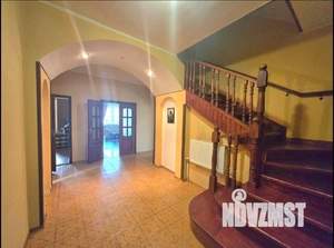 Дом 350м², 3-этажный, участок 12 сот.  