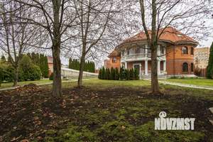 Дом 815м², 3-этажный, участок 13 сот.  