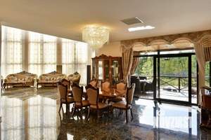 Дом 1500м², 3-этажный, участок 100 сот.  