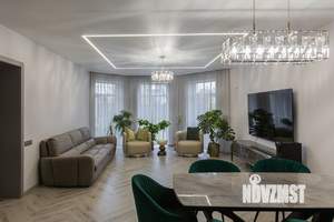 Дом 650м&sup2;, 3-этажный, участок 12 сот.  