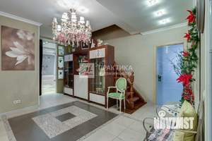 Дом 368м², 2-этажный, участок 15 сот.  