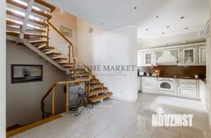 Коттедж 497м², 3-этажный, участок 15 сот.  