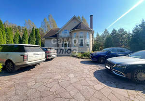 Дом 253м², 3-этажный, участок 15 сот.  