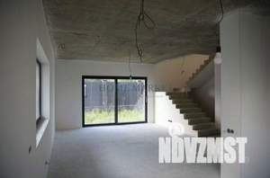 Дом 184м&sup2;, 2-этажный, участок 4 сот.  