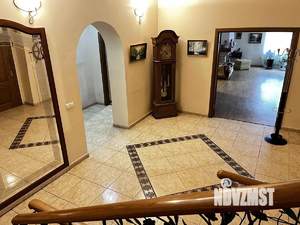 Коттедж 520м², 4-этажный, участок 14 сот.  