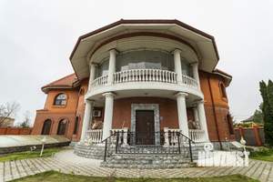 Дом 815м², 3-этажный, участок 13 сот.  