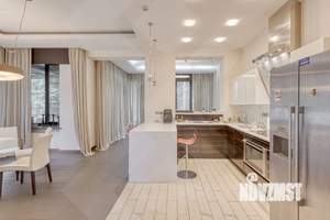 Коттедж 823м², 2-этажный, участок 60 сот.  