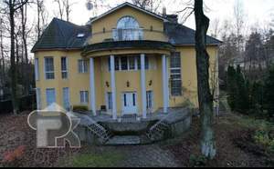 Дом 699м², 3-этажный, участок 15 сот.  