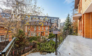 Дом 472м², 4-этажный, участок 8 сот.  