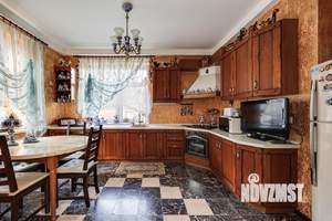 Дом 350м², 3-этажный, участок 13 сот.  