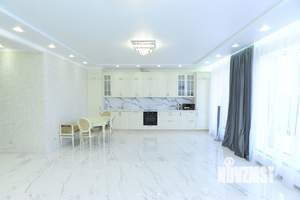 Дом 268м², 3-этажный, участок 6 сот.  