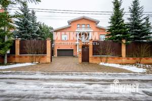 Дом 445м², 3-этажный, участок 15 сот.  