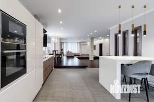 Коттедж 500м&sup2;, 3-этажный, участок 15 сот.  