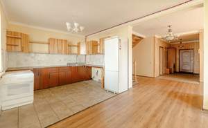 Дом 301м², 3-этажный, участок 4 сот.  