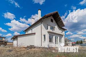 Дом 340м², 3-этажный, участок 14 сот.  