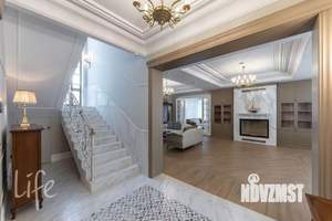 Дом 480м&sup2;, 2-этажный, участок 10 сот.  