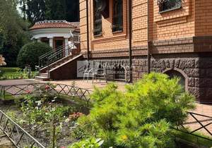 Дом 604м&sup2;, 4-этажный, участок 47 сот.  