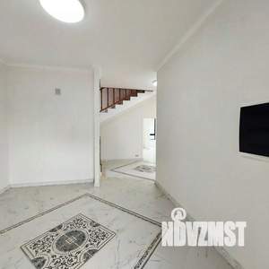 Дом 303м&sup2;, 2-этажный, участок 6 сот.  