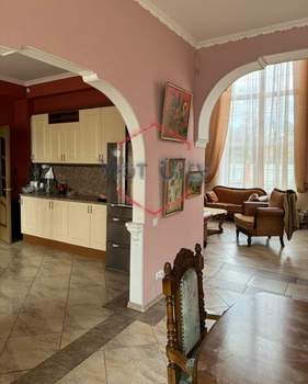 Дом 742м&sup2;, 3-этажный, участок 13 сот.  