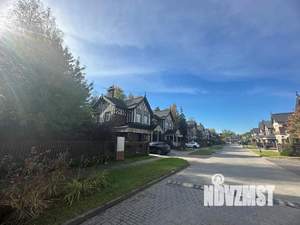 Коттедж 350м&sup2;, 3-этажный, участок 10 сот.  