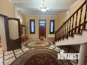 Дом 555м², 3-этажный, участок 15 сот.  