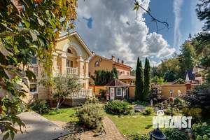 Дом 350м&sup2;, 3-этажный, участок 13 сот.  