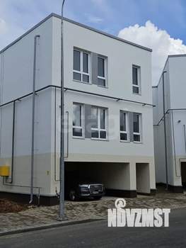 Таунхаус 130м&sup2;, 3-этажный, участок 1 сот.  