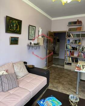 Дом 742м&sup2;, 3-этажный, участок 13 сот.  