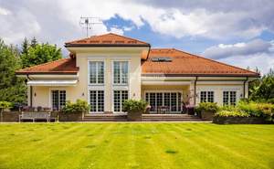 Дом 1067м&sup2;, 2-этажный, участок 260 сот.  