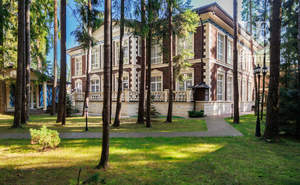 Дом 1256м², 3-этажный, участок 70 сот.  