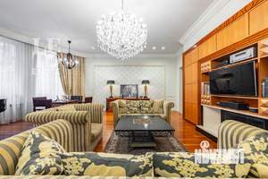 Дом 550м², 3-этажный, участок 20 сот.  