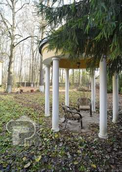 Дом 699м², 3-этажный, участок 15 сот.  