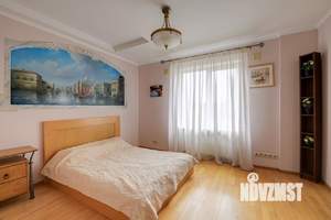 Дом 1142м², 4-этажный, участок 21 сот.  