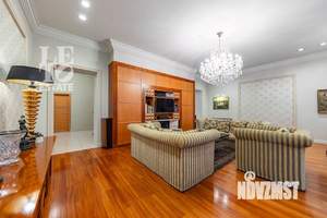 Дом 550м², 3-этажный, участок 20 сот.  