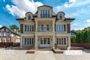 Дом 480м&sup2;, 2-этажный, участок 10 сот.  