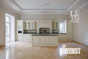Дом 1256м², 3-этажный, участок 70 сот.  